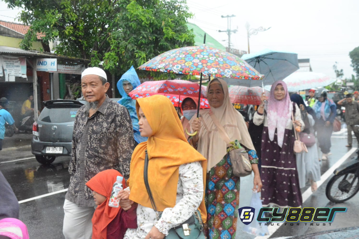 Diguyur Hujan Deras, Ribuan Jamaah Tetap Padati Pengajian Tarjih Muhammadiyah di Klaten