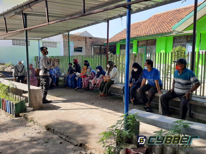 PPKM Darurat, Sat Brimob Polda Jabar Himbau Prokes pada Warga Kecomberan
