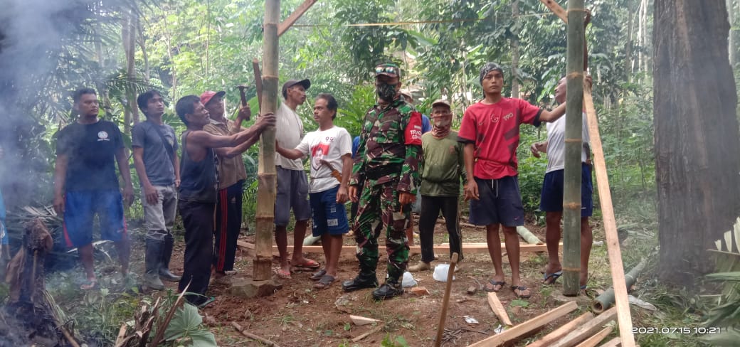 Serda Saptono Babinsa Koramil 16/Wanareja ; Masyarakat Diminta Lebih Peka Terhadap Orang Gila