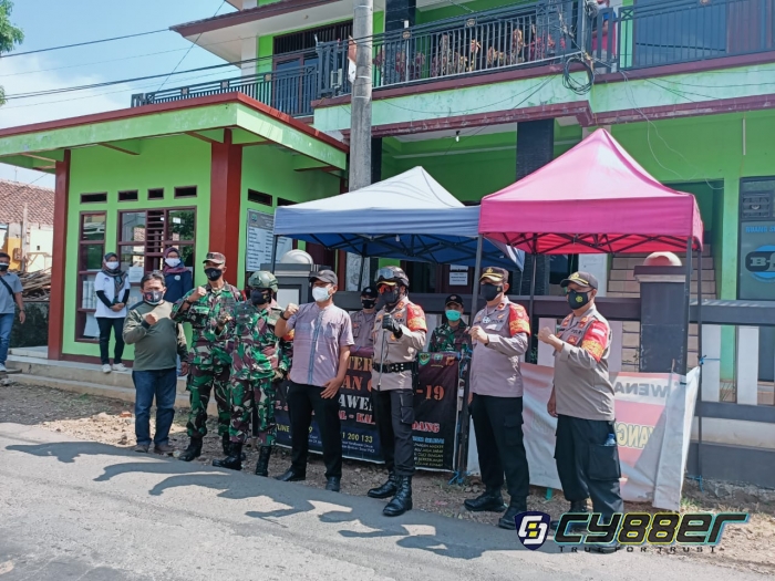 Cek Wilayah dan Pos Penyekatan, Kapolres Sumedang Ingatkan Petugas Tetap Humanis dalam Penindakan