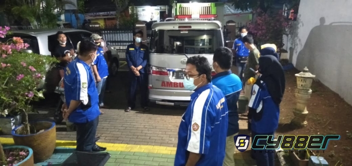 Tanggulangi Dampak Covid-19, Relawan Karang Taruna Sediakan Ambulans Hingga Buka Dapur Umum