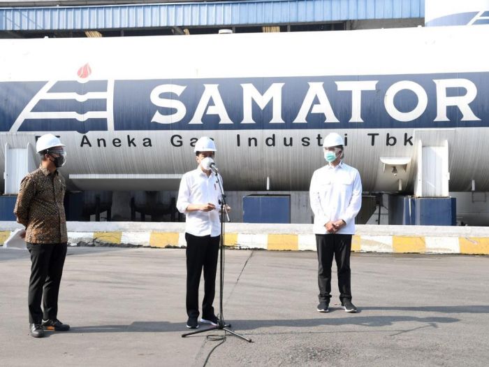 Tinjau PT Aneka Gas Industri, Presiden Pstikan Kebutuhan Oksigen Medis Terpenuhi
