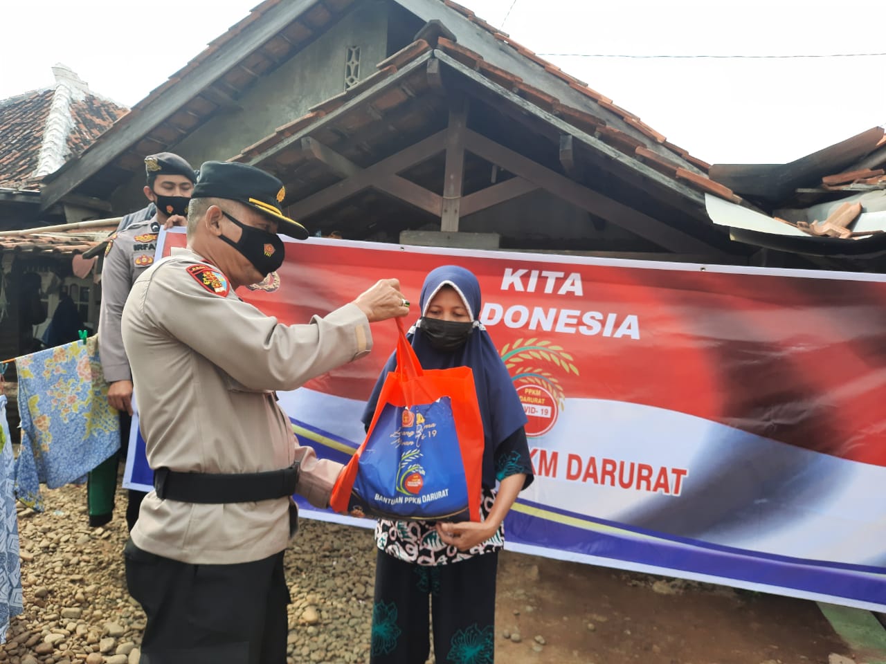 Polres Pekalongam Kota Gelar Kegiatan Pelepasan Distribusi Bansos Secara Serentak