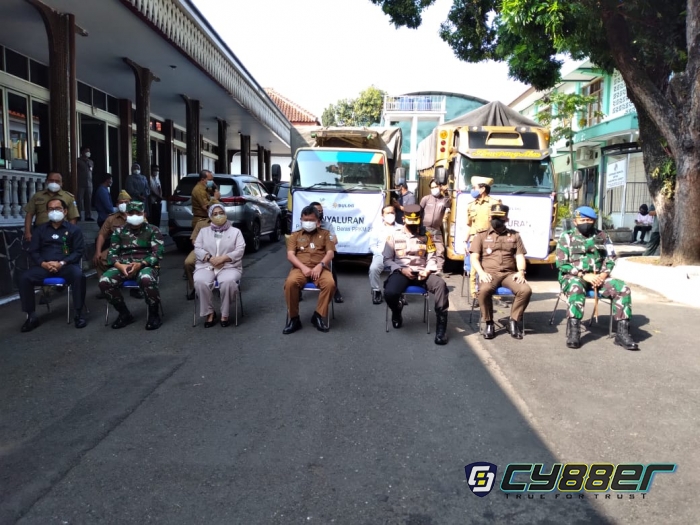 Pemkab Garut Resmi Salurkan Bansos Beras untuk Penerima PKH dan BST