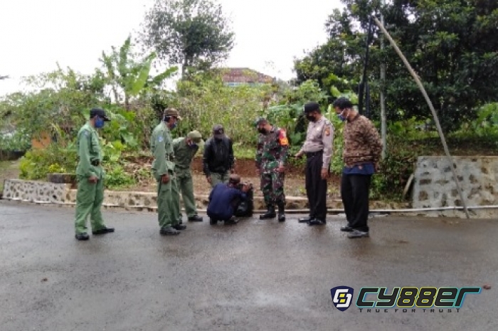 Kapolsek Panawangan bersama Danramil Lakukan OPS Yustisi di Hari Idul Adha 1442 Hijriyah