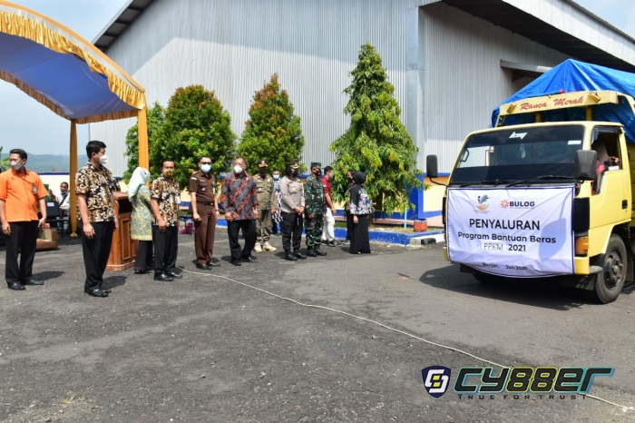 Bersama Walikota, Kapolres Banjar Hadiri Penyaluran Bantuan Beras PPKM Level 4 