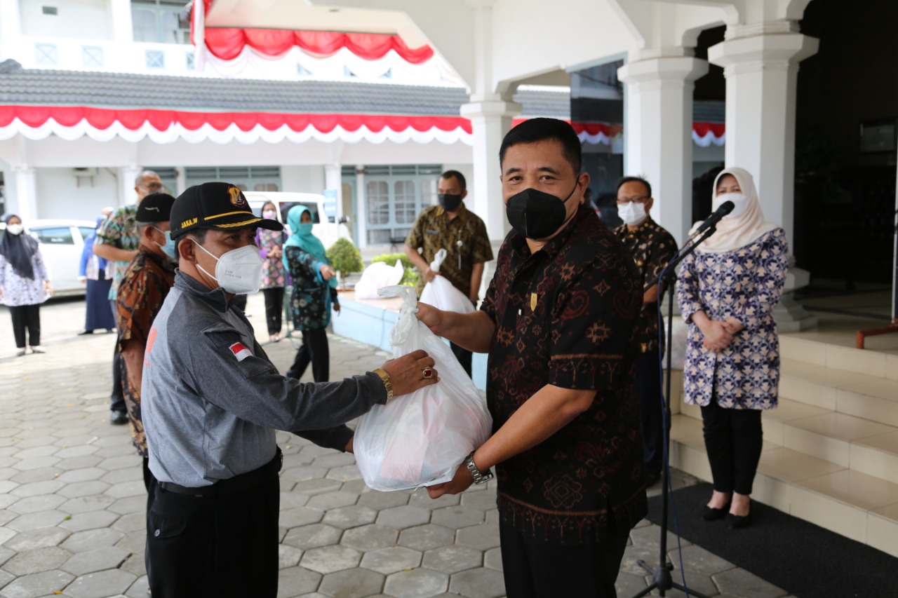 Ketua DPRD Cilacap Minta Panitia Kurban Bagikan Daging Langsung ke Rumah Warga