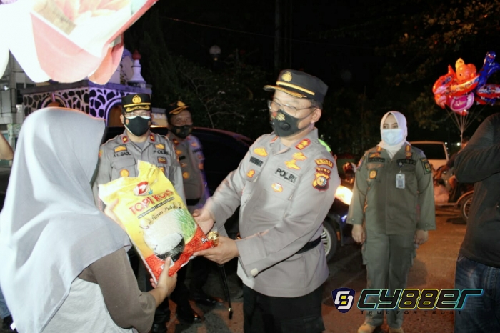 Kapolres Kuansing Gelar Patroli Skala Besar Cegah Covid 19 dan Pembagian Bansos