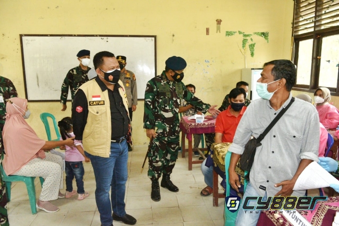 Bupati Kampar Senang Warganya di Vaksin Lanud Roesmin Nurjadin 