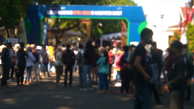 Masyarakat Dilarang Berkerumun tapi Pemkab Garut Memberikan Contoh Berkerumun