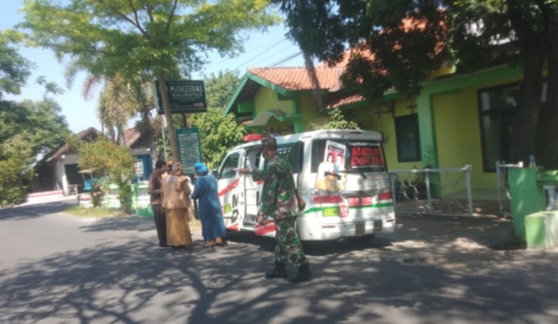 Penjemputan Warga yang Terpapar Covid-19 di Dk Gemblengan Kalikotes