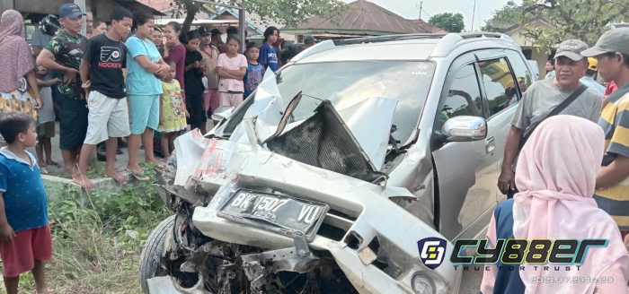 Naas, Hendak Pulang ke Rumah Mobil Tertabrak Kereta Api