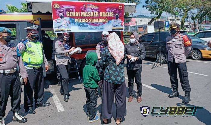 Pos PPKM Terpadu, Gerai Vaksin Gratis, dan Gerai Masker Gratis di Tengah Kota Sumedang Dapatkan Antusiasme Masyarakat