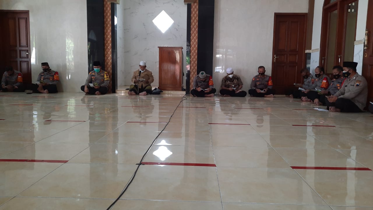 Personel Polres Pekalongan Kota Laksanakan Do