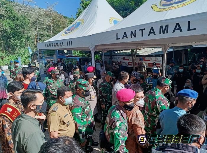 Laksamana TNI Yudo Margono Hadiri Serbuan Vaksinasi AL Untuk 2000 Orang di Sumedang