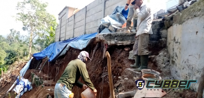 Warga Cigombong Berharap BPBD Bogor Tangani Tebing Pasca Longsor