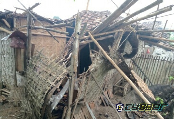 Sibuk PPKM, Rumah Janda Rasminah Terabaikan Pemerintah
