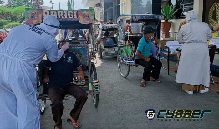 Dari Mulai Tukang Becak, Supir Angkot dan Masyarakat Kalangan Bawah Diswab Antigen Gratis.