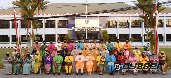 Tahniah Riau ke 64 Tahun, PNS Lanud Roesmin Nurjadin Kompak Berpakaian Melayu