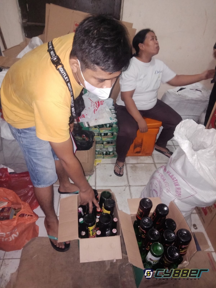Berkedok Toko Jamu, Polsek Serang Temukan Ratusan Botol Miras
