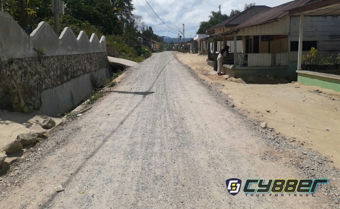 Hotmix Jalan ke Desa Simanungkalit Sipoholon Terealisasi