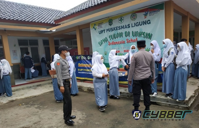 Kapolsek Ligung Pantau Pelaksanaan Vaksinasi Bagi Para Remaja di Gerai Vaksin Presisi 