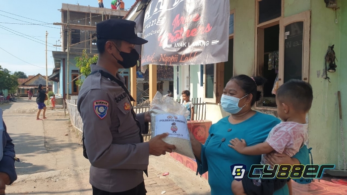 Warga Desa Japura Lor dan Japura Kidul Terima Bantuan Beras Dari Polri Dimasa PPKM Darurat