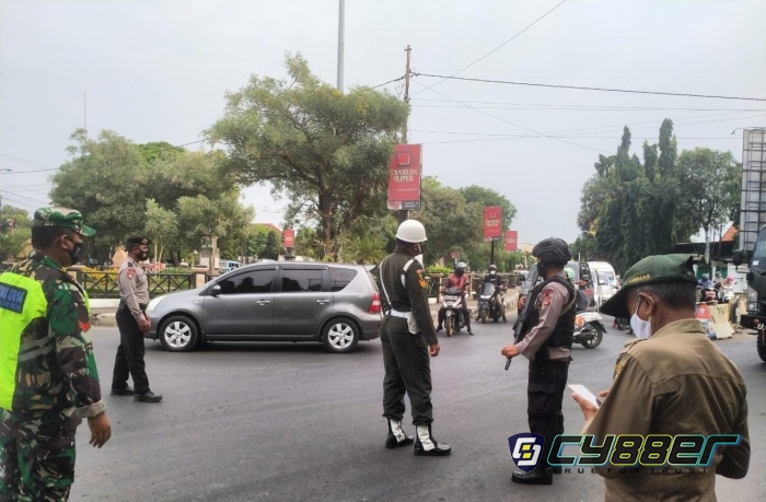 Sat Brimob Polda Jabar Kembali Amankan Penyekatan PPKM Darurat Level 4 di Cirebon Kota