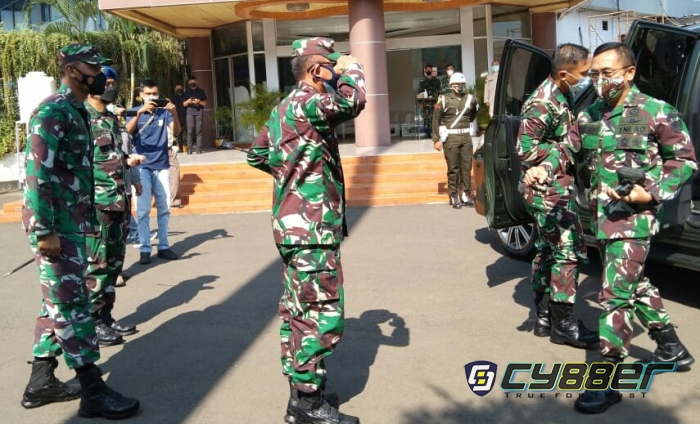 Danrem 064/MY Sambut Kedatangan Wakasad di Pelabuhan ASDP Merak