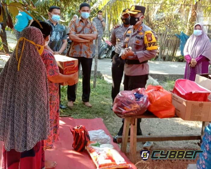 Polres Kuansing Serahkan Bantuan Kepada Keluarga Desriadi