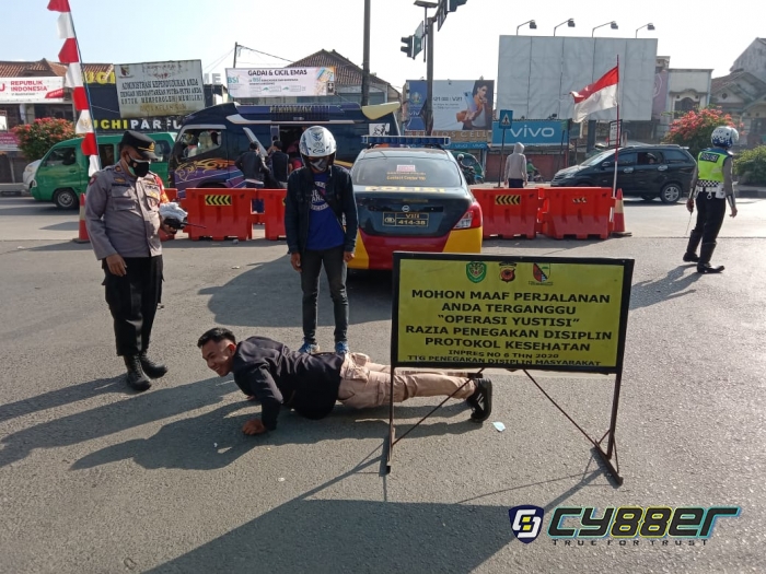 PPKM Level 4, Polisi Beri Himbauan Prokes di Pasar Dangdeur