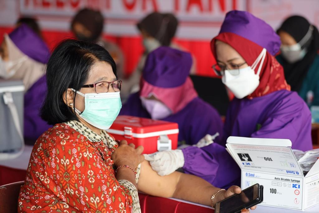 Polres Klaten Menggelar Kegiatan Vaksinasi Tahap Kedua Bagi Masyarakat Bertempat di Mapolres Klaten