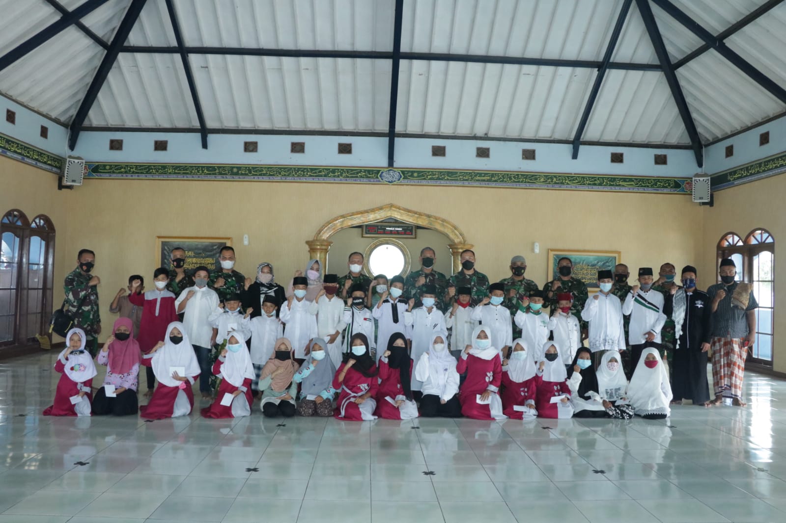 Danpusdiklat Paskhas Berikan Santunan Kepada Anak-Anak Yatim