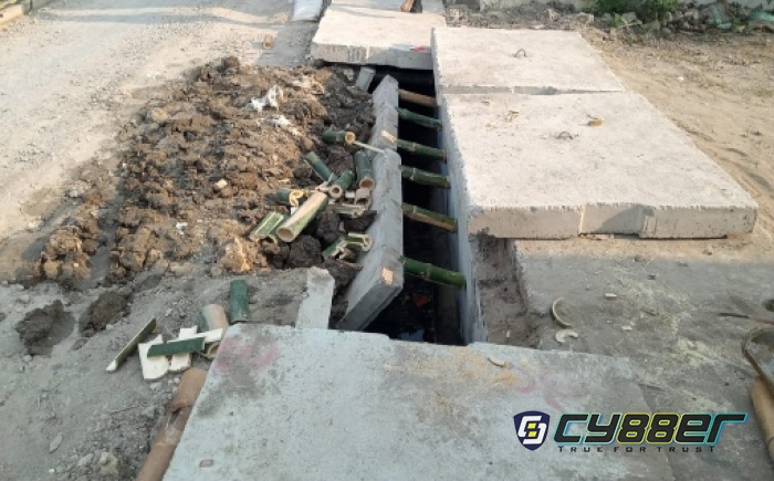 Proyek U-Ditch Paket Peningkatan Jalan Mayangkawis Kenep Anggaran Milyaran Ambrol