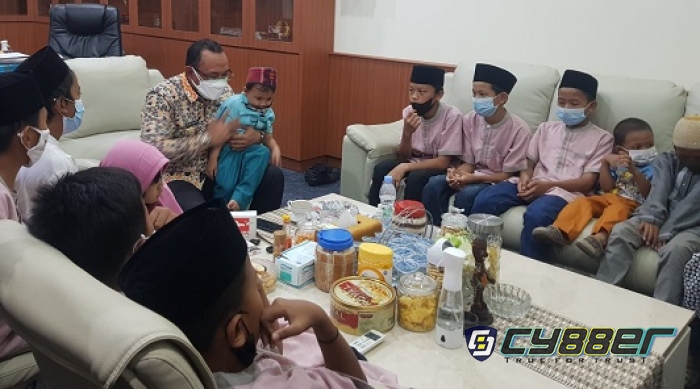 Walikota Cilegon Undang 22 Anak Yatim ke Kantornya