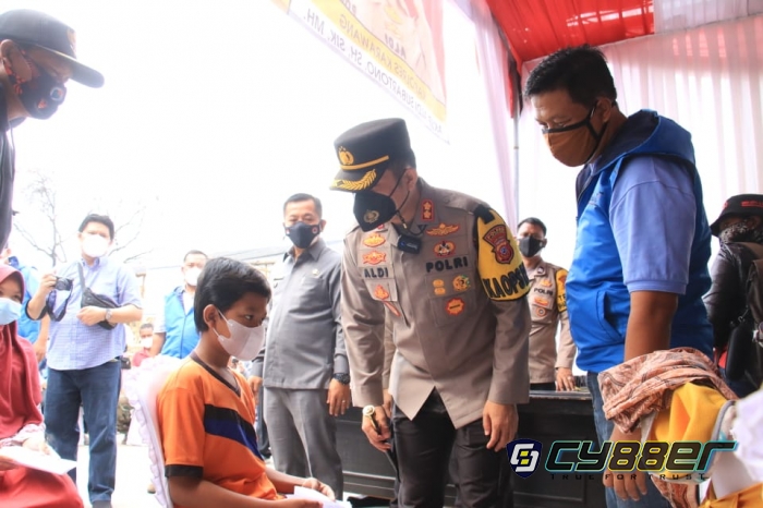 Bekerja Sama dengan PT Toyota Serta Apindo, Polri Gelar Vaksinasi dan Beri Bansos Sembako 