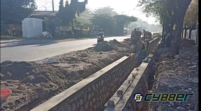 Muncul Proyek Anonim di Gresik yang Bangun Saluran Air