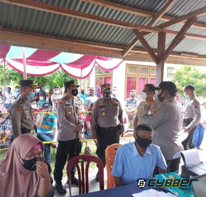 Kapolres Turun Lansung Tinjau Kegiatan Vaksin di Logas Tanah Darat