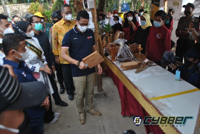 Menparekraf Lakukan Kunjungan Kerja ke Desa Wisata Cangkuang Garut