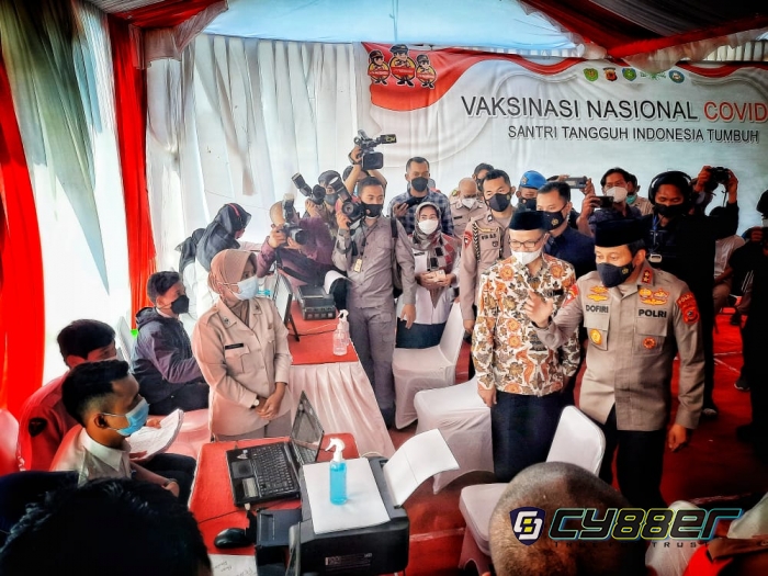 Kapolda Jabar Cek Vaksinasi Massal di Kabupaten Indramayu