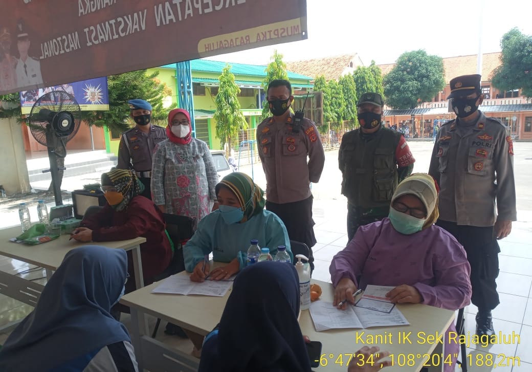 Kapolsek Rajagaluh Bersama Anggota Koramil Kembali Pantau Vaksinasi Sinergitas Bagi Remaja