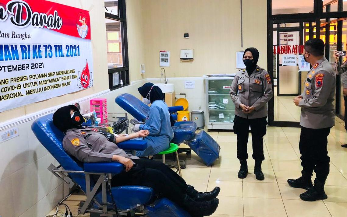 Peduli Sesama, Polwan Polres Tegal Kota Donor Darah Di HUT Ke 73