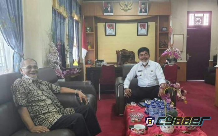Pertemuan Singkat dan Bermakna Mantan Pj. Bupati Nias Utara Kepada Bupati Nias Barat