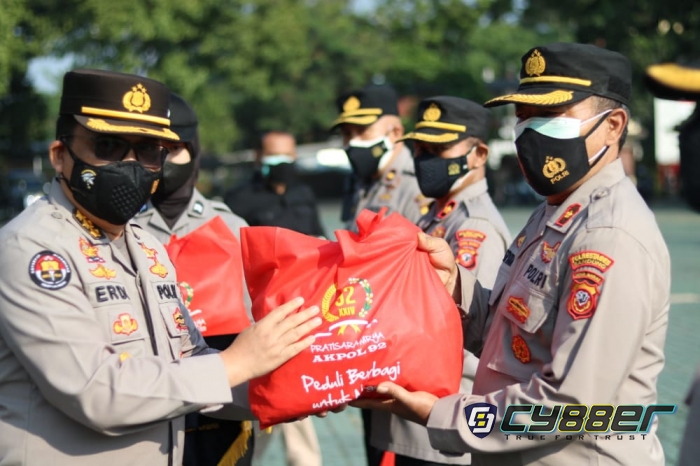 Peduli Masyarakat Terdampak Covid-19, Alumni Akpol 92 Salurkan Bansos 500 Paket Sembako