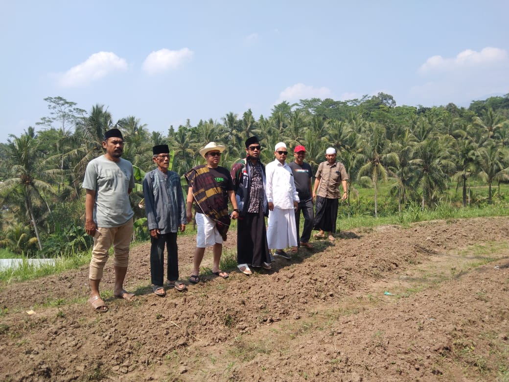 Tokoh Forum Silaturahmi Kepemudaan Baros Turun Ke Lokasi Tanah Sengketa