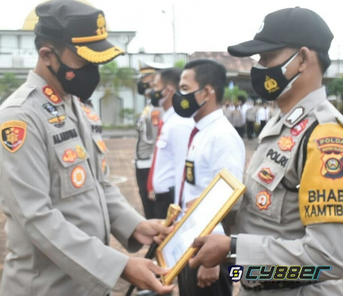 Bripka Sulaiman Menerima Penghargaan Dari Kapolres Muba