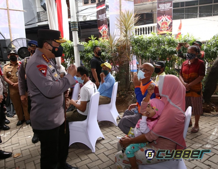 Kapolri Minta Jajaran Terus Bantu Warga dan Gelorakan 