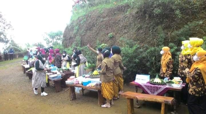 Kuliner Khas Desa Wisata, Pokdawis Gunung Gajah Pandanrejo gelar Lomba Tumpeng Goyang