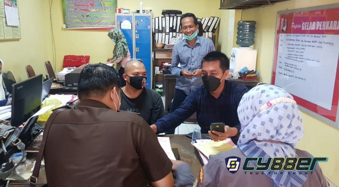 Pelimpahan Tersangka Pelaku PETI Dari Polres ke Kejari Kuansing