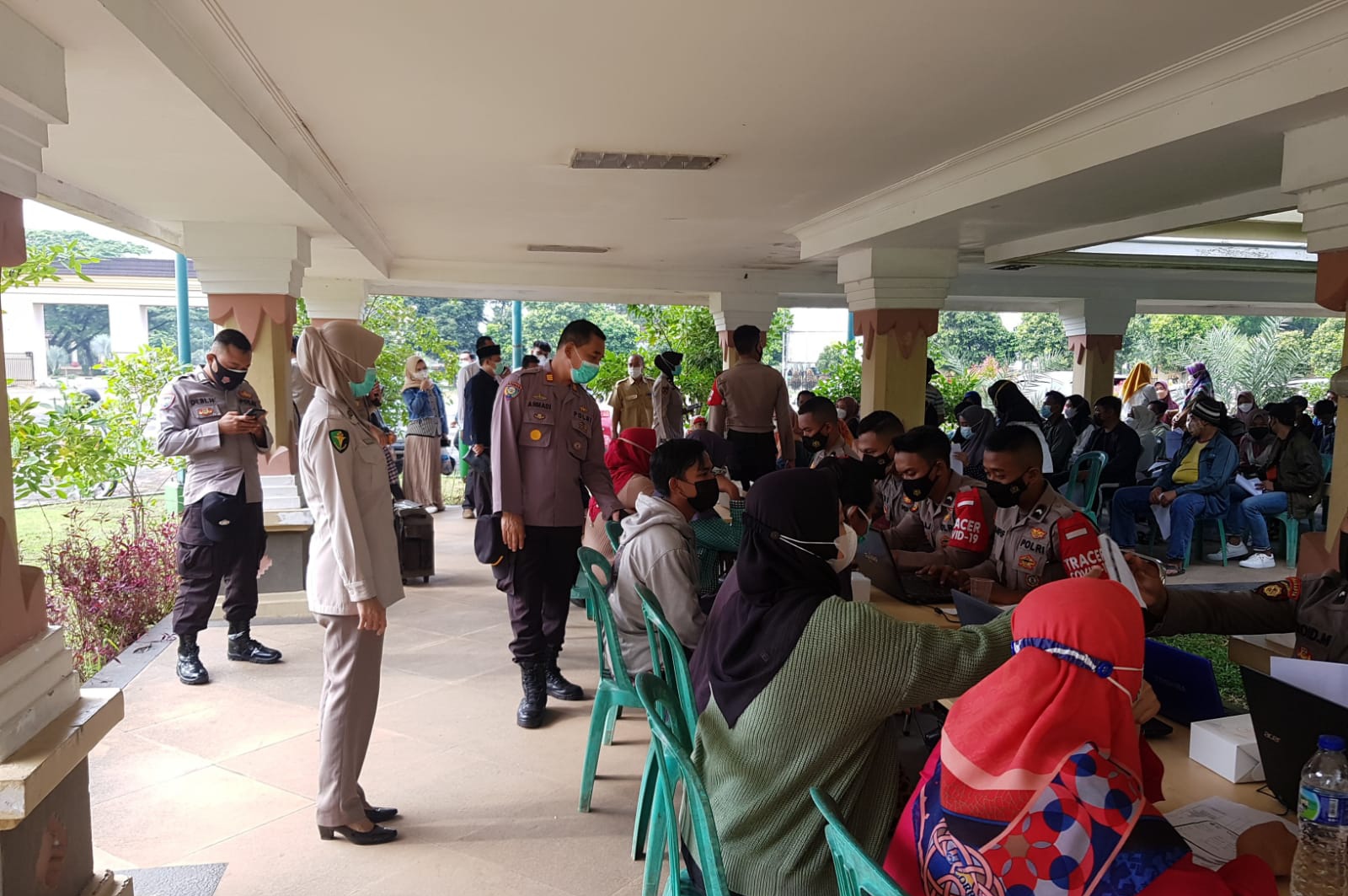 Polsek Curug Lakukan PAM Vaksinasi di Masjid Al-Bantani